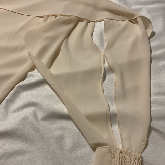 Hayden Los Angeles size small unique design long (open) sleeve blouse - Picture 6 of 10